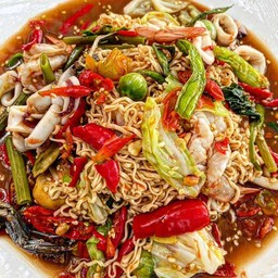 ตำมาม่ารวมมิตรทะเล