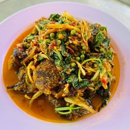 ผัดฉ่าปลาดุกกับข้าว