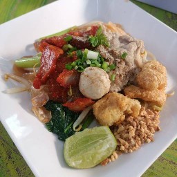 ก๋วยเตี๋ยวป๊อก ป๊อก สามหมู
