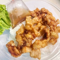 ข้าวสามชั้นทอดซอสน้ำปลา