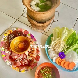 ชุดจิ่มจุ่มรวมมิตรทะเลหมู