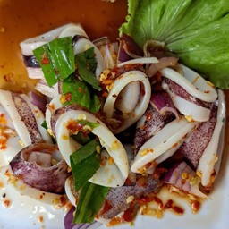 ยำปลาหมึก