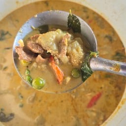 แกงเขียวหวานเนื้อ (กับข้าว)
