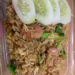 ข้าวผัดใส้กรอก