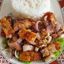 ข้าวยำหมูกรอบ