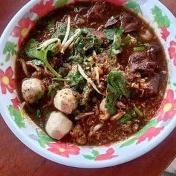 ก๋วยเตี๋ยวหมูน้ำตก เจ๊โว่อยู่วิทยา 12