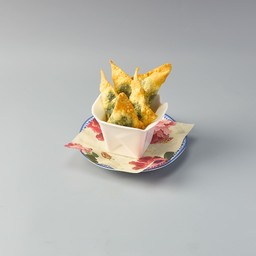 เกี๊ยวผักโขมชีสและซีฟู้ดมายองเนส