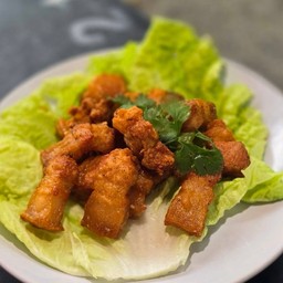 สามชั้นทอดน้ำปลา