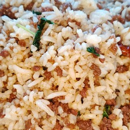 ข้าวผัดกะเพราเนื้อสับคลุก