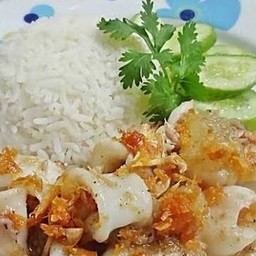 [อร่อยซ่ากับโค้ก] ข้าวหมึกกระเทียม +  โค้ก ออริจินัล (ขวด) 