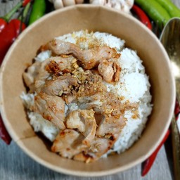 ข้าวไก่ทอดกระเทียมพริกไทย