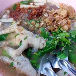 ร้านก๋วยจั๊บญวนอุโบลล..by Bowling