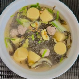 แกงจืดเต้าหู้ไข่ สาหร่าย