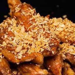 ข้าวไก่ทอดซอสกระเทียม