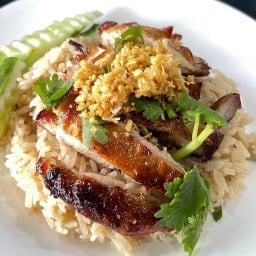 ข้าวมันไก่ สีทอง -