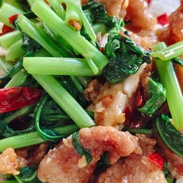 ข้าวผัดผักบุ้งหมูทอด