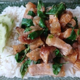 กระเพราหมูกรอบไม่ใส่พริก