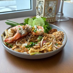 ผัดไทยกุ้งสดseason อร่อยชุ่มฉ่ำ ค่ะ