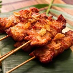 โคตรแซ่บ หมูทอด ไก่ทอด สามชั้นน้ำปลาสุดนัวร์