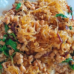 ข้าวผัดกะเพราหมูสับวุ้นเส้น