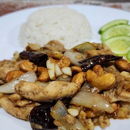 ข้าวไก่ผัดเม็ดมะม่วงหิมพานต์