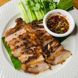 คอหมูย่างข้าวคั่วพริกป่น