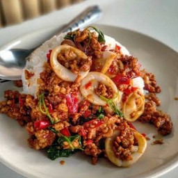 ข้าวราดกะเพราหมูสับ+หมึก