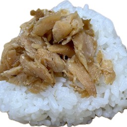 ข้าวปั้นแซลมอนย่าง