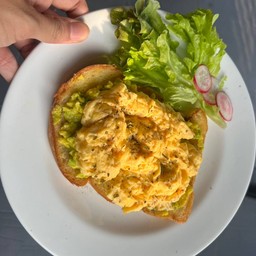 Avocado scrambled eggs