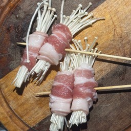 หม่าล่าเห็ดพันเบคอน