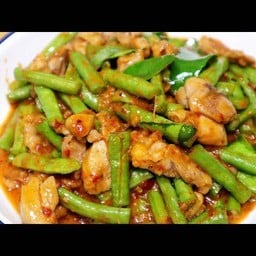 ข้าวพริกแกงไก่
