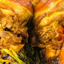 ขาหมูเป็นกับ