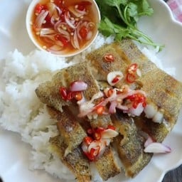 ข้าวหน้าปลาสลิดแกะ+น้ำปลามะนาว