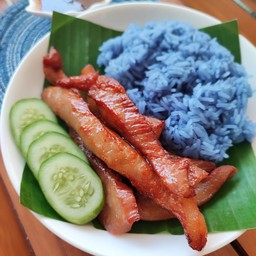 คอหมูทอดแดดเดียว ข้าวเหนียวอัญชัน