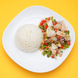 ข้าวหมึกผัดพริกเกลือ