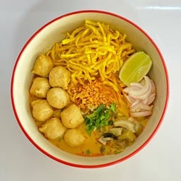 ข้าวซอยลูกชิ้นหมู