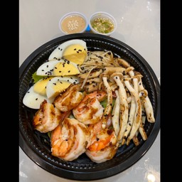 สลัดกุ้งย่างเห็ดรวมไข่ต้มจัมโบ้