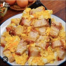 กะ-เพา-พริกแห้ง by หมูกรอบ  ไข่ข้น สาขา 1 .