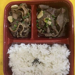 ข้าวหน้าเนื้อย่างญี่ปุ่น - ขนาดใหญ่ (เลือกเนื้อที่ชอบได้เลยค่ะ) Beef Rice Bowl - Large size (Choose your beef favorite.)