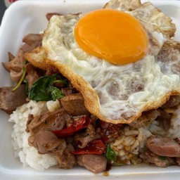 กะเพราเครื่องในไก่