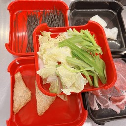 เส้นชาโค ปลาดอลลี่ ฟองเต้าหู้ สันคอสไลด์ ชุดผัก