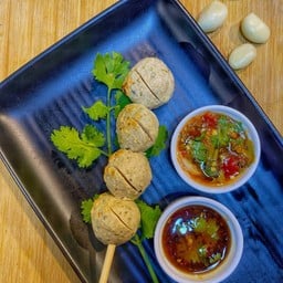 ลูกชิ้นปลาหมึกย่างเสี่ยไก่สั่งลุย(เจ้าเก่าเจ๊วรรณวัดโบสถ์น้อย)