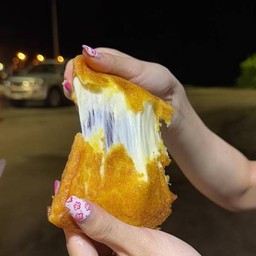 ปังไหม้ไส่ชีส