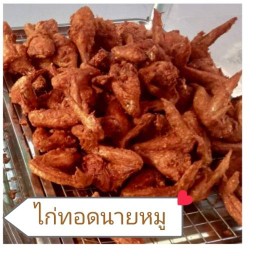 ข้าวเหนียวไก่ทอดนายหมู หน้า a space คอนโด(อโศก-ดินแดง)