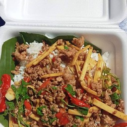 กะเพาหน่อไม้หมูสับ