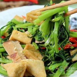 ผัดผักบุ้งเต้าหู้เหลืองเจ