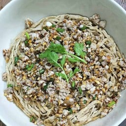 เส้นกรอบ ต้มยำแห้ง