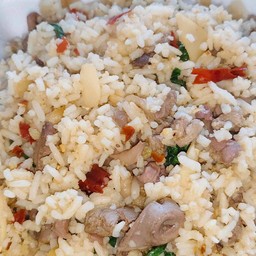 ข้าวกะเพราเครื่องในไก่คลุก