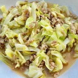 กะหล่ำปลีผัดหมูสับ (กับข้าว)