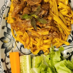 ข้าวซอยผัดขี้เมา